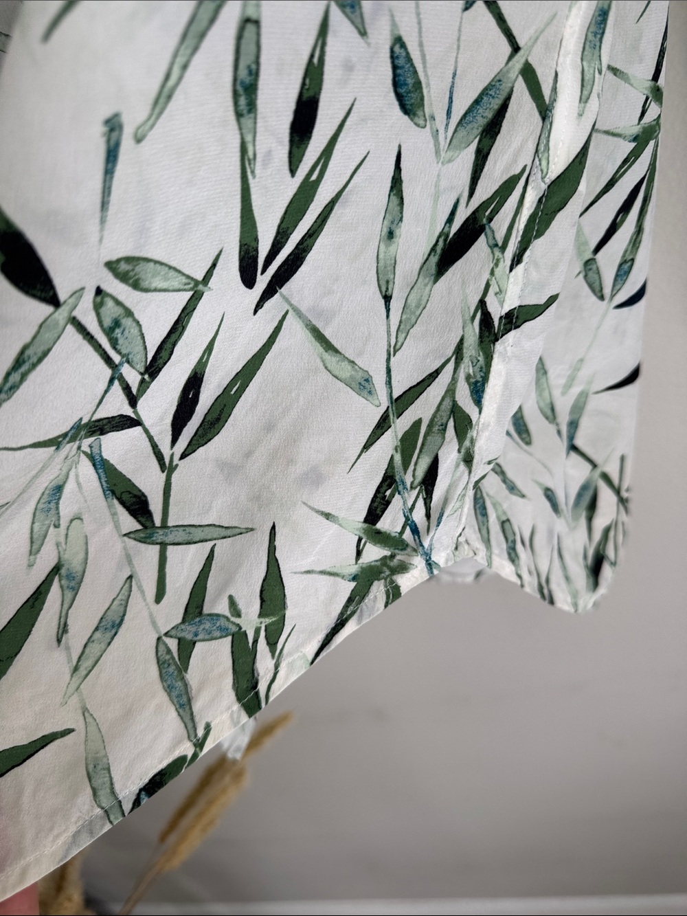 Equipment Femme 100% Silk Bamboo Leaf Print Button Front Blouse Medium White - Picture 7 of 13